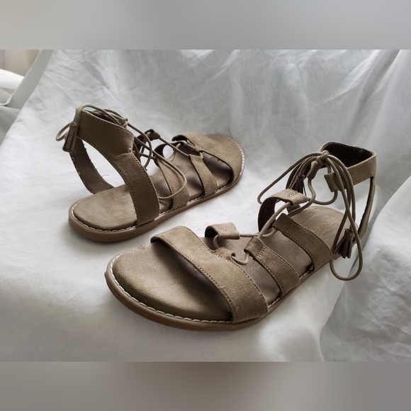 Old Navy Sandals Sz 10 - Picture 1 of 9